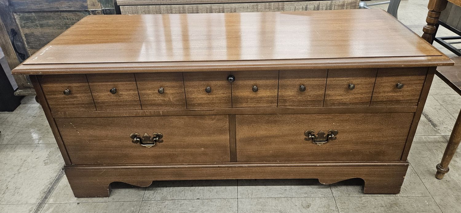 Lane Solid Cedar Hope Chest – Classic Storage Trunk