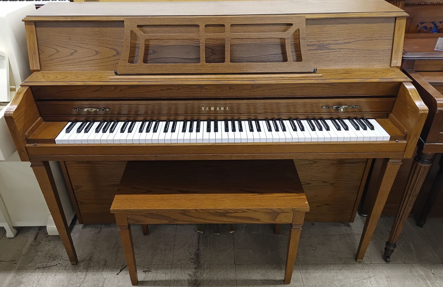 Walnut Yamaha M302 Console Piano