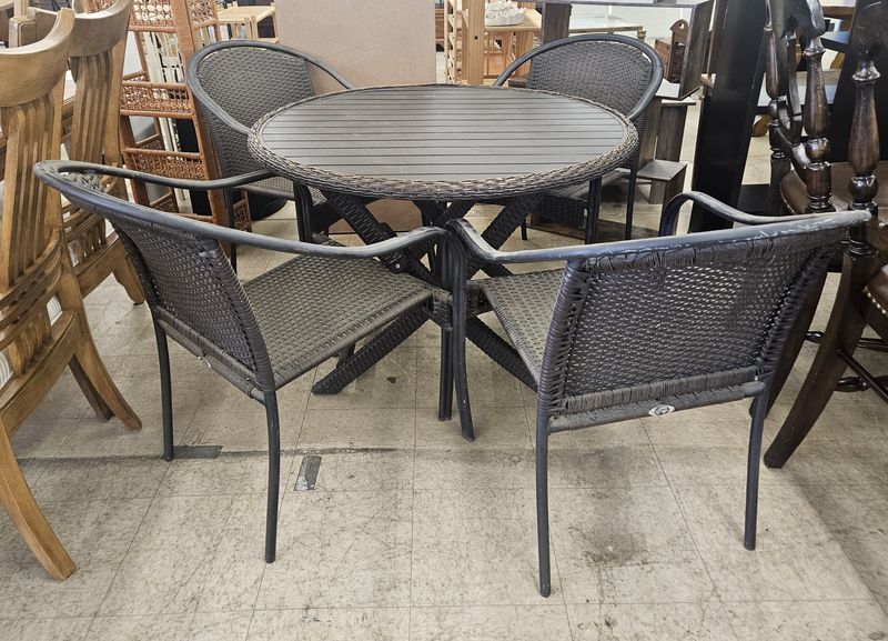 4-Piece Wicker Patio Dining Set (Table + 4 Chairs)