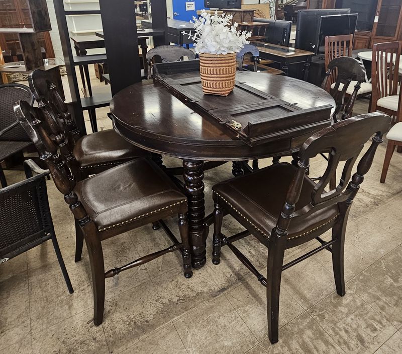 Hekman Counter Height Round Dining Set – 5 Piece - FREE DELIVERY