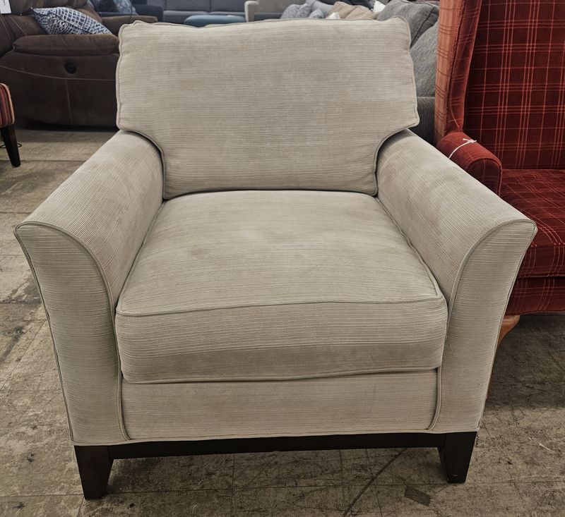 Broyhill Tailored Comfort Accent Chair