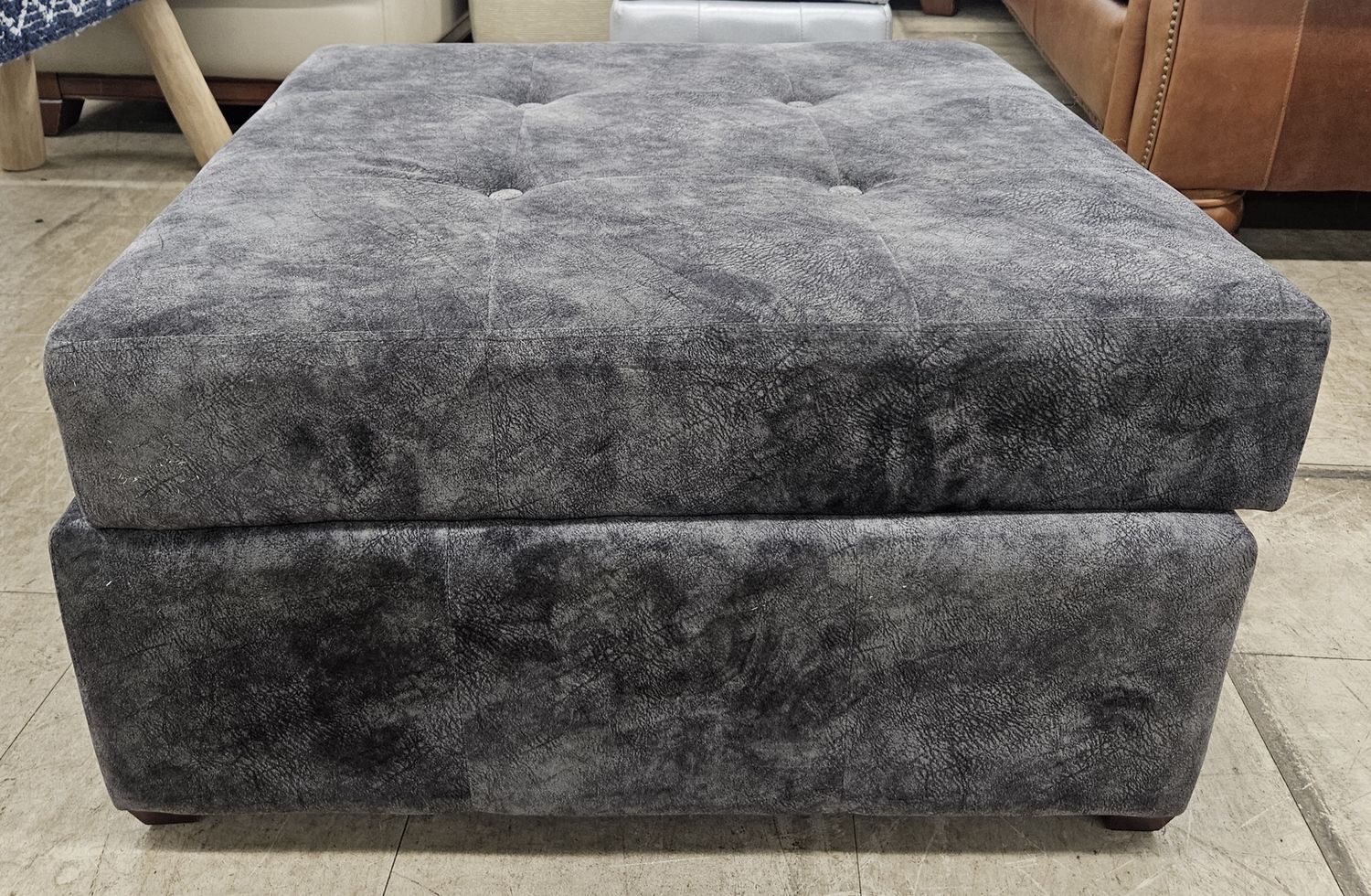 Tufted Storage Ottoman – Oversized Square (Hidden Storage)