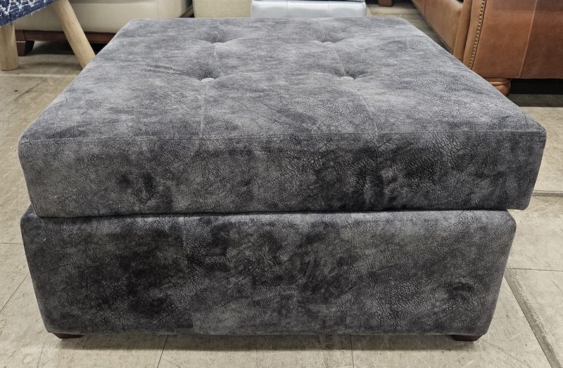 Tufted Storage Ottoman – Oversized Square (Hidden Storage)