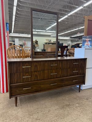 Mid Century Modern 9 Drawer Walnut Lowboy Dresser by Basset - FREE DELIVERY