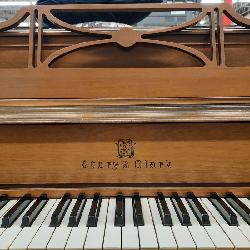 Story &amp; Clark Console Piano 2