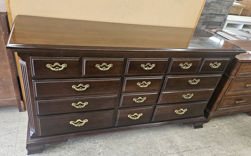 Thomasville 9-Drawer Triple Dresser - FREE DELIVERY