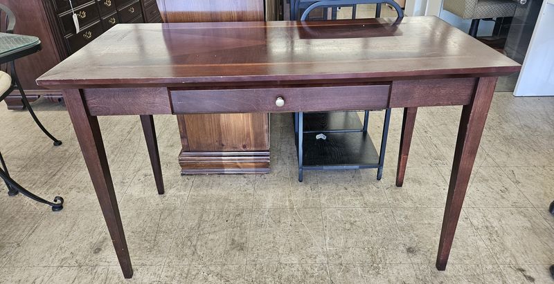 Executive Landing Desk