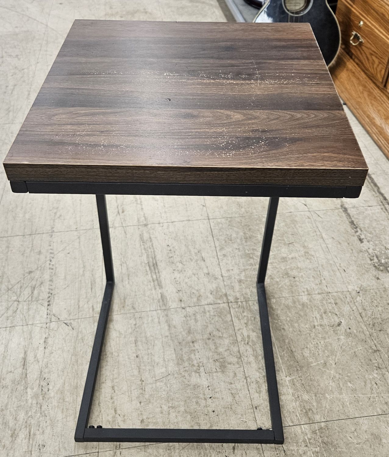 Urban Loft C-Table