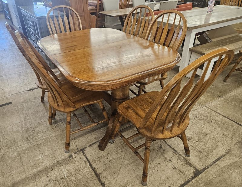 Oak Pedestal Dining Table with 8 Windsor Chairs - FREE DELIVERY