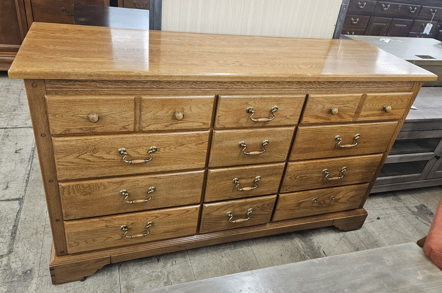 Kincaid Country Roads Solid Oak 12-Drawer Dresser - FREE DELIVERY