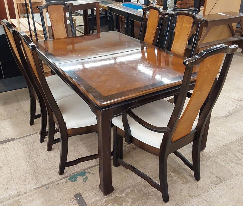 Broyhill Furniture Two-Tone Expandable Dining Set - FREE DELIVERY
