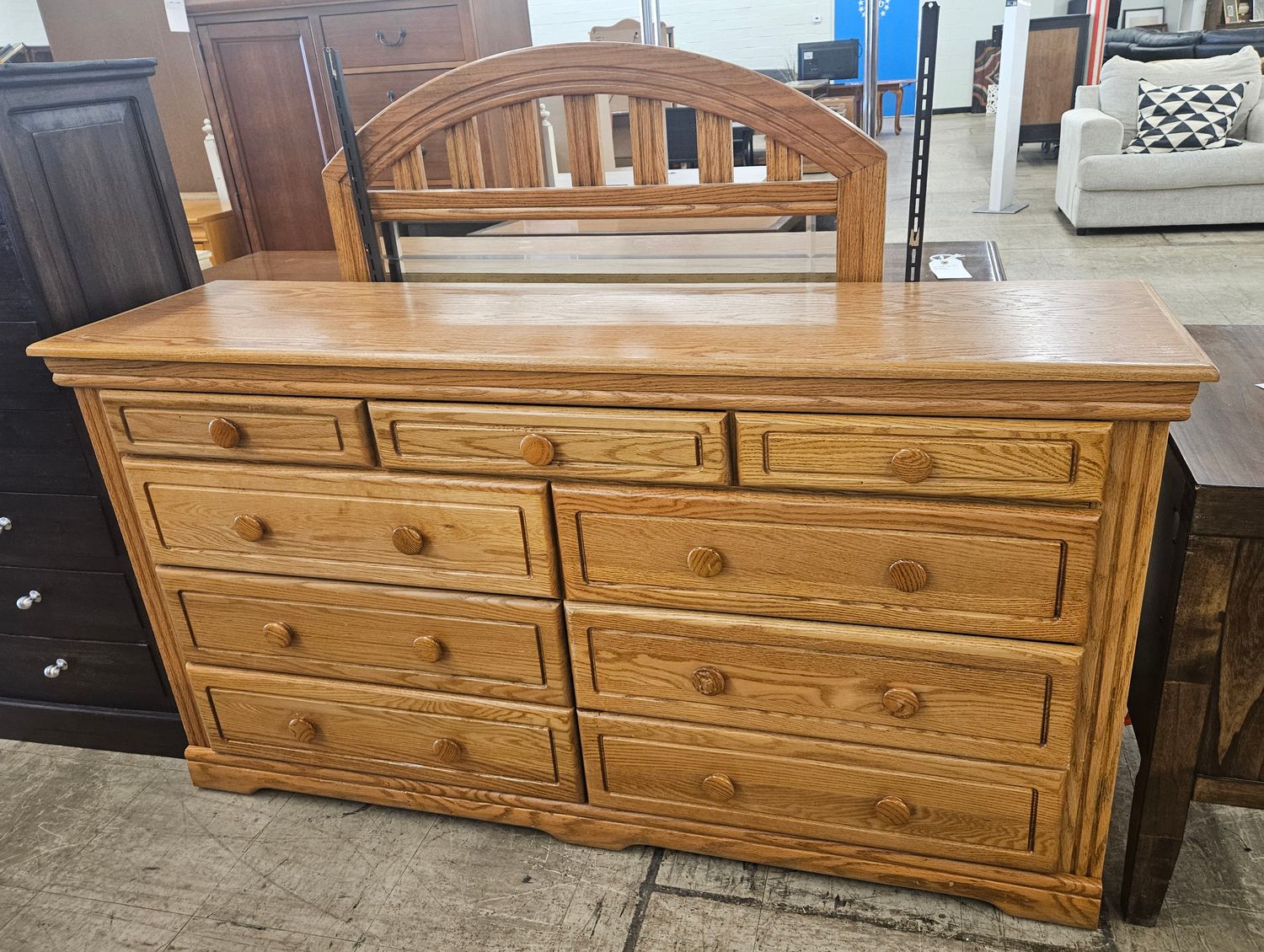 Large Oak 9-Drawer Dresser