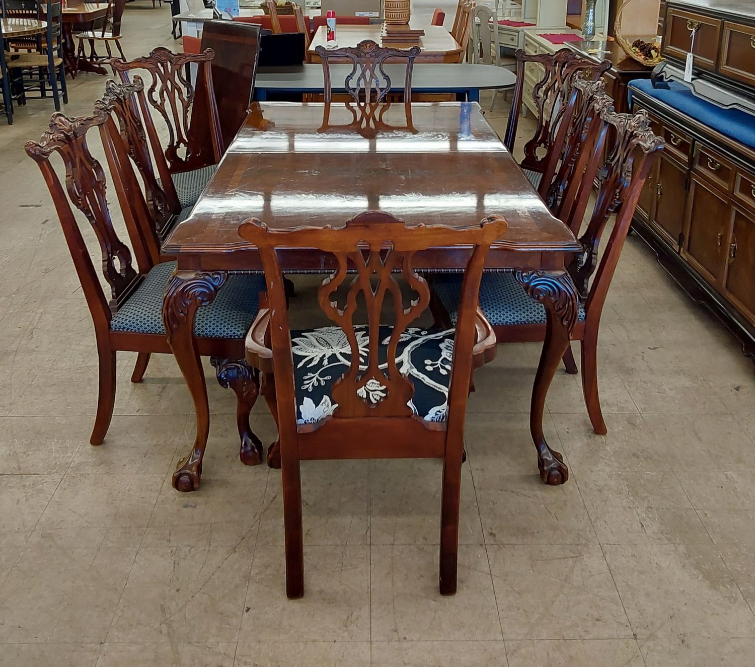 Traditional Clawfoot Dining Table Set **FREE DELIVERY**