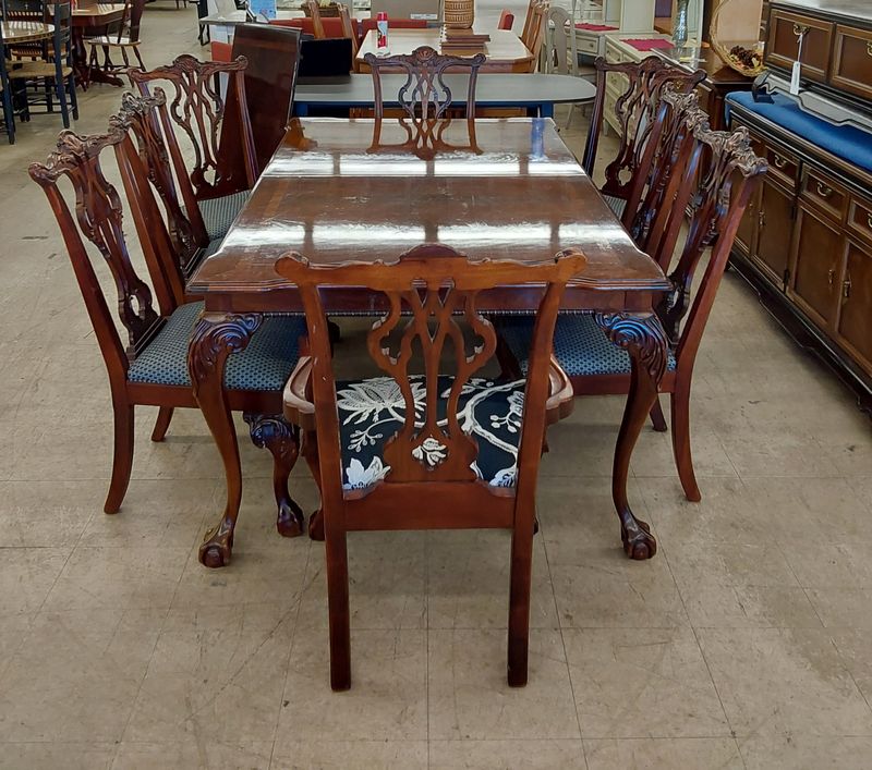 Traditional Clawfoot Dining Table Set **FREE DELIVERY**
