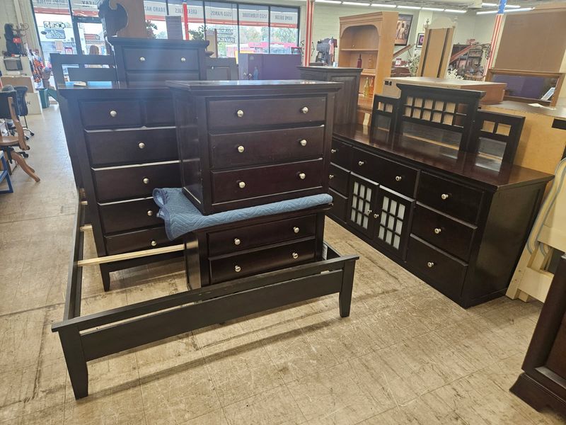 6 Piece Espresso Finish Hardwood Bedroom Set ☆☆FREE DELIVERY☆☆