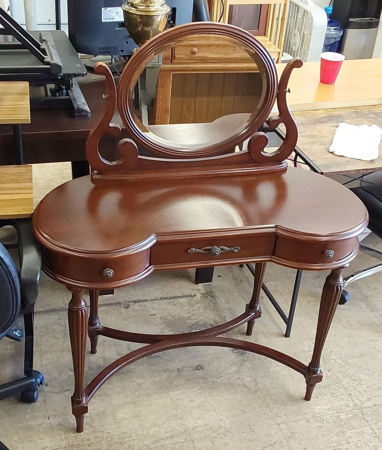 Cute Curved Vanity