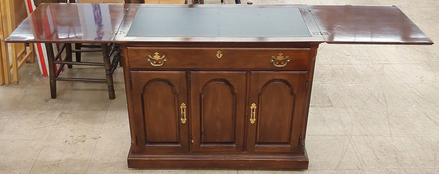 Vintage Hardwood Flip-top Bar