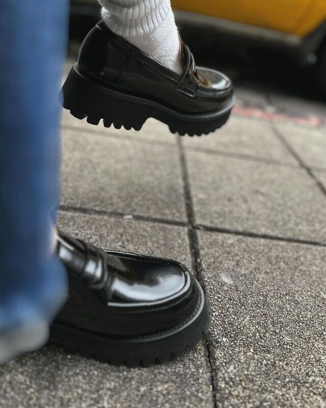霧面牛漆皮輕量樂福厚底鞋