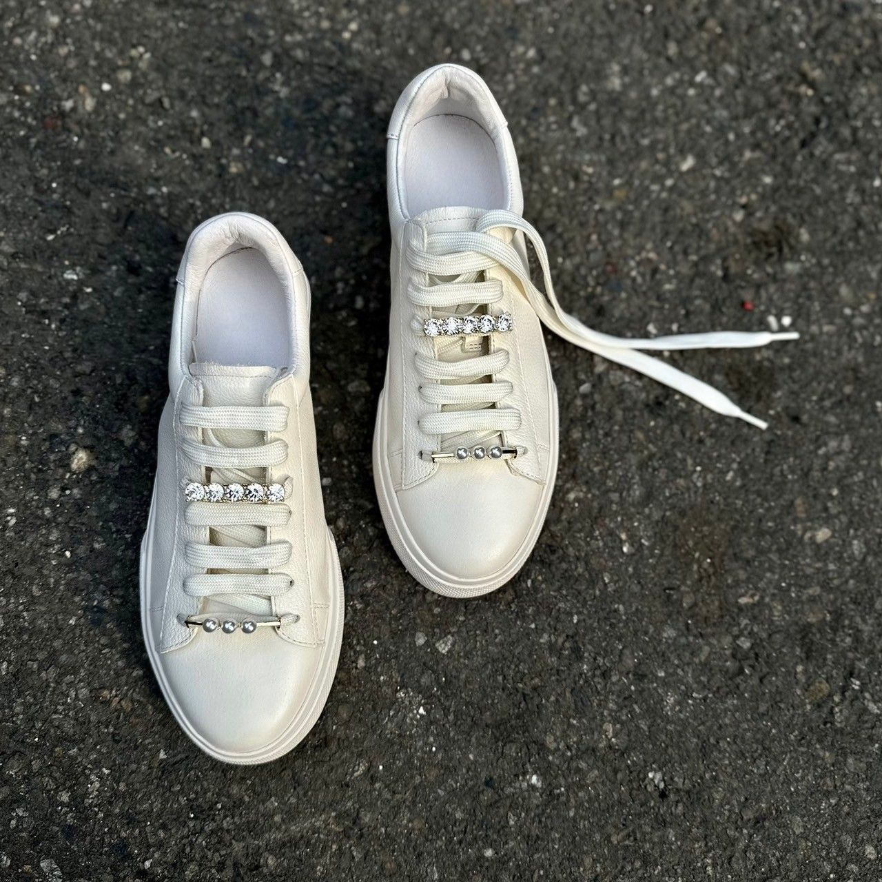 經典換釦珍珠小白鞋