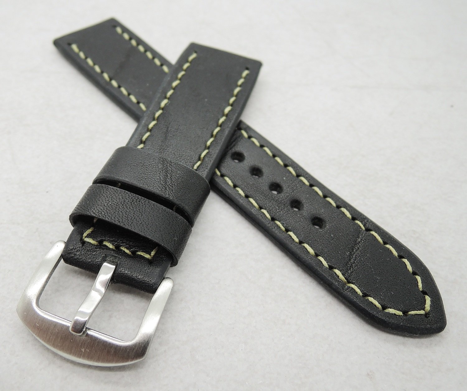22mm wide black veg tan strap (20mm at the buckle)