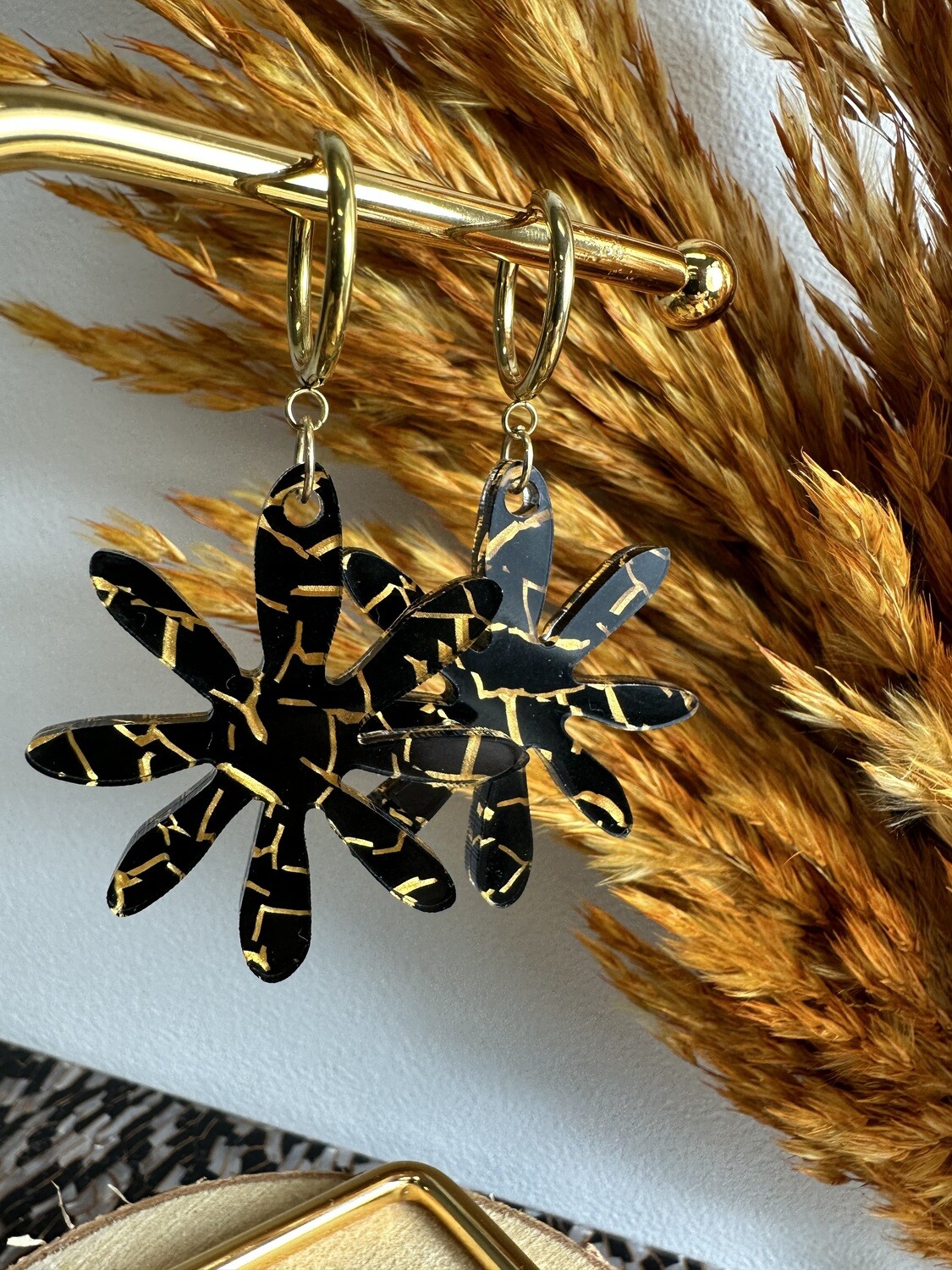 Big flower - Black &amp; Gold