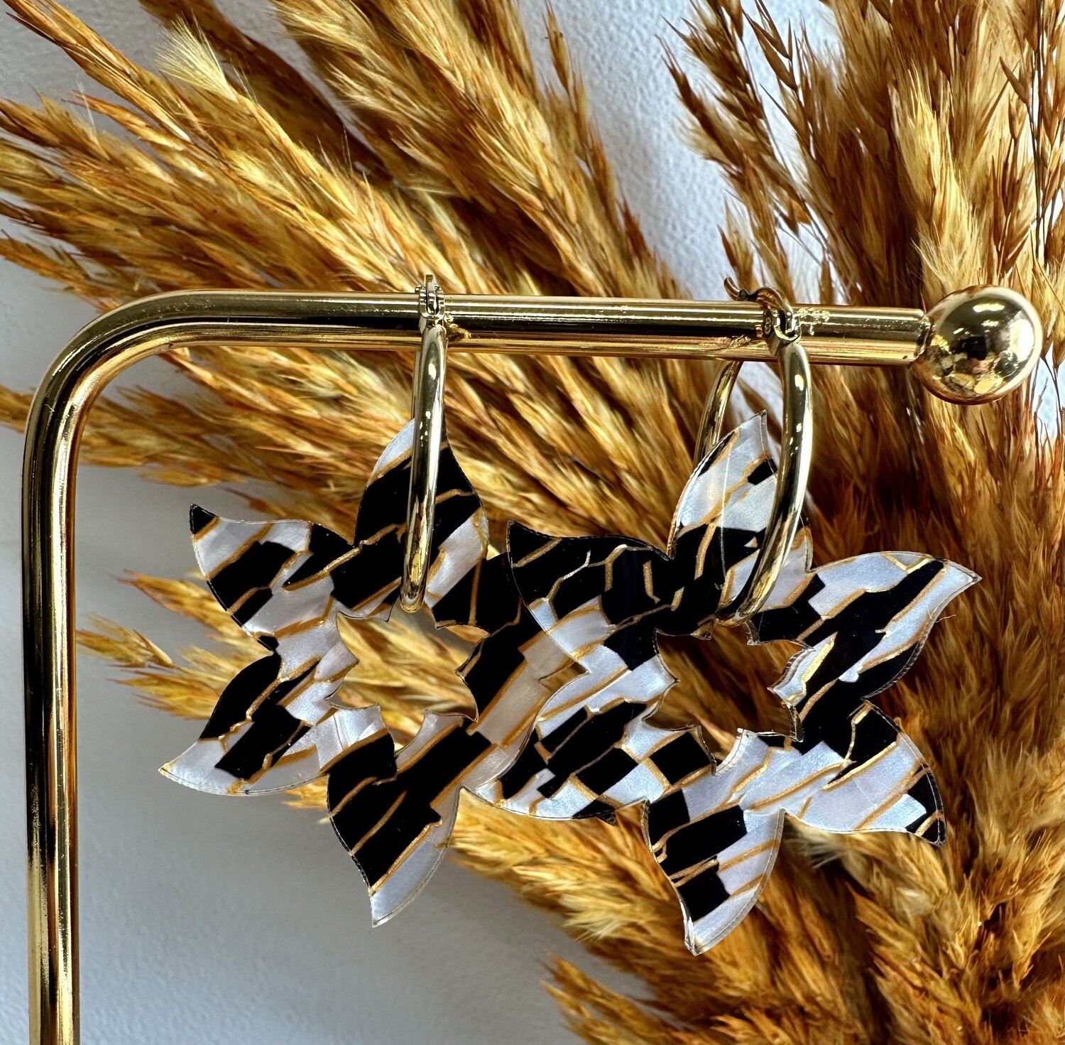 Star flower - White, Black &amp; Gold