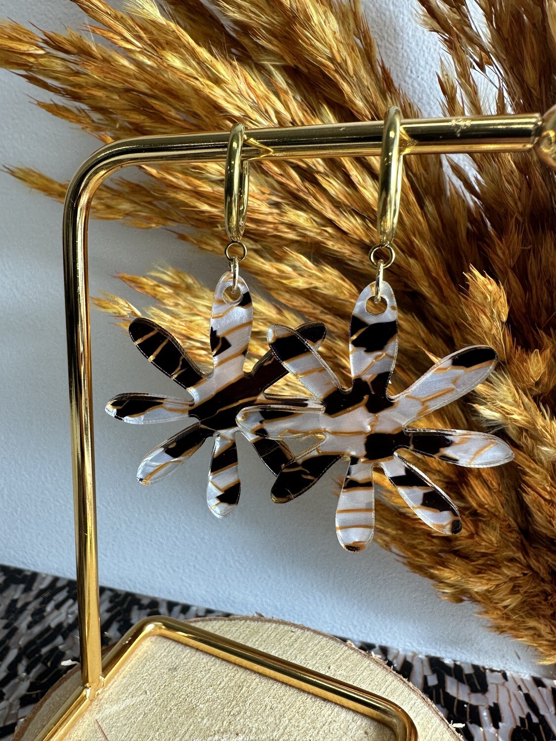 Big flower - White, Black &amp; Gold