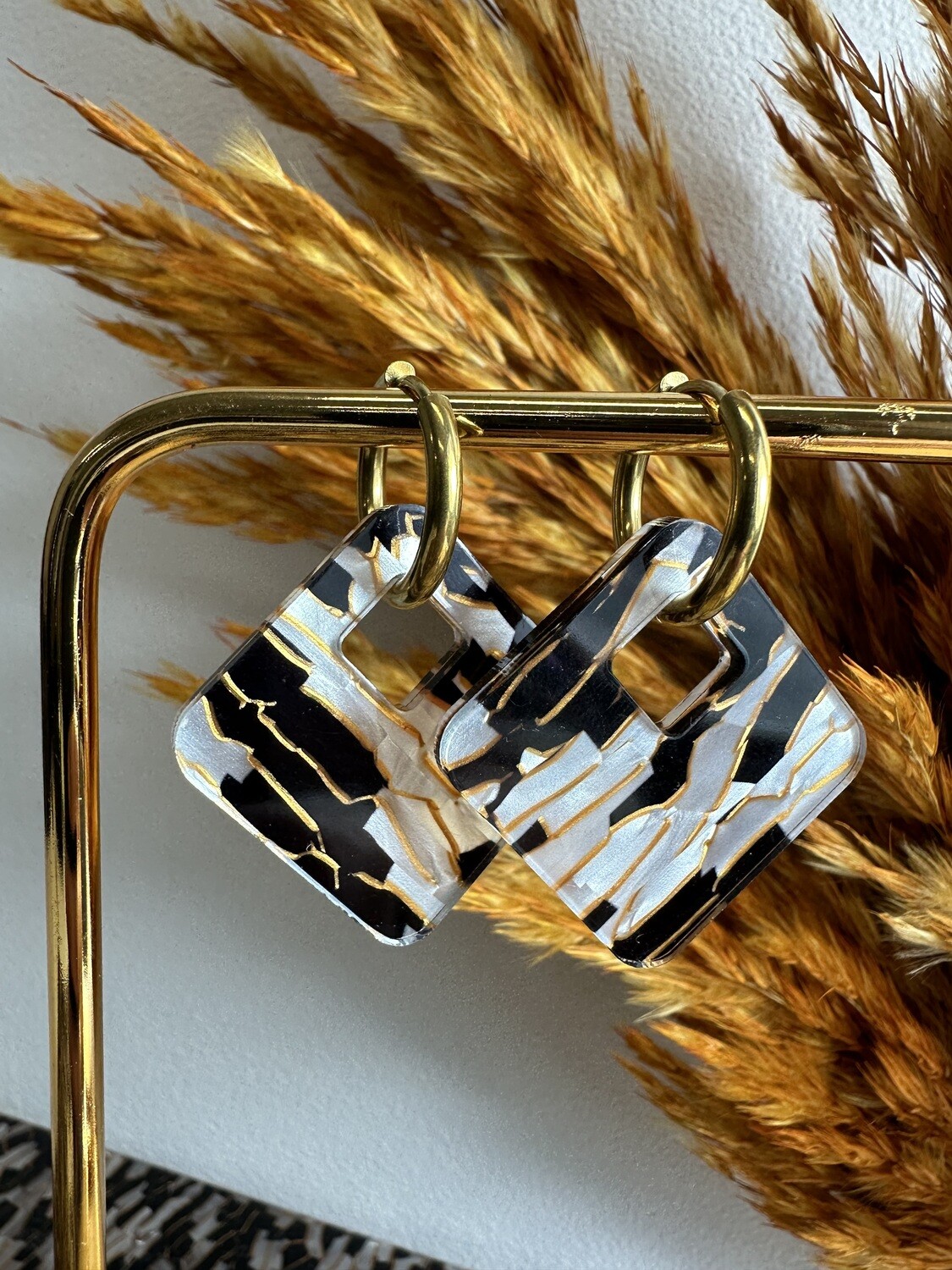 Square &amp; ring - White, Black &amp; Gold