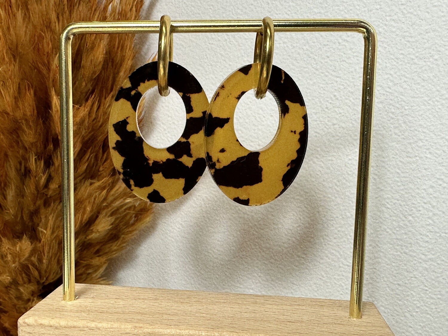 Oval &amp; ring - Dark Animal