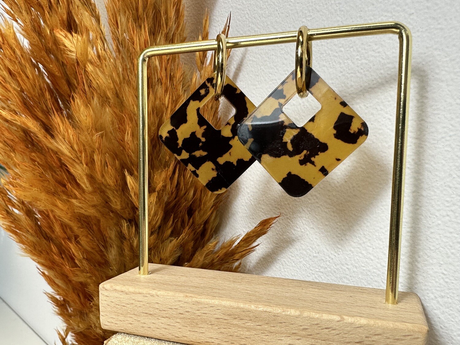 Square &amp; ring - Dark Animal