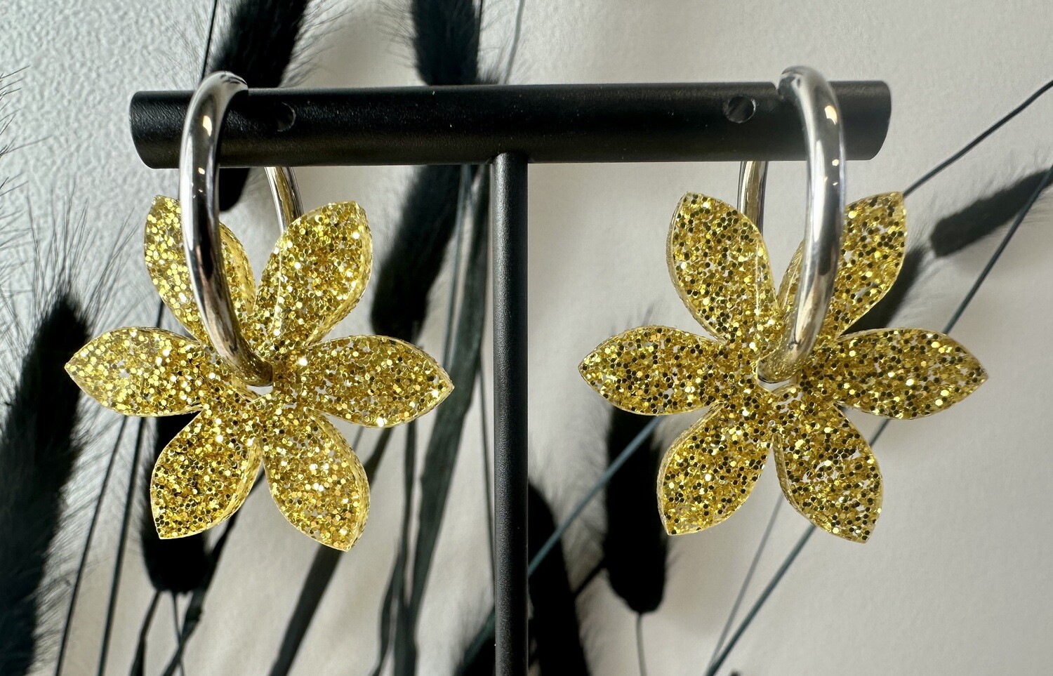 Flower &amp; ring - Gold Glitter