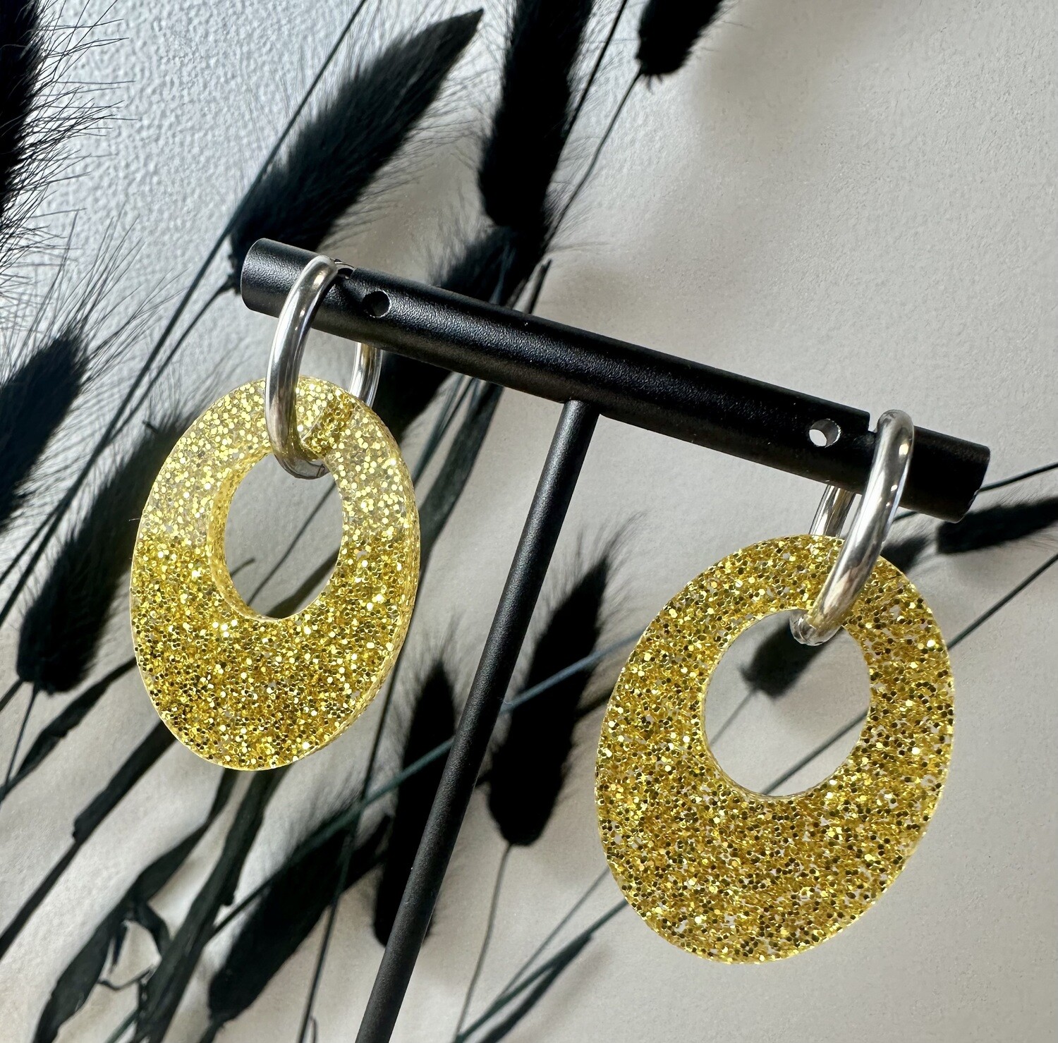 Oval &amp; ring - Gold Glitter