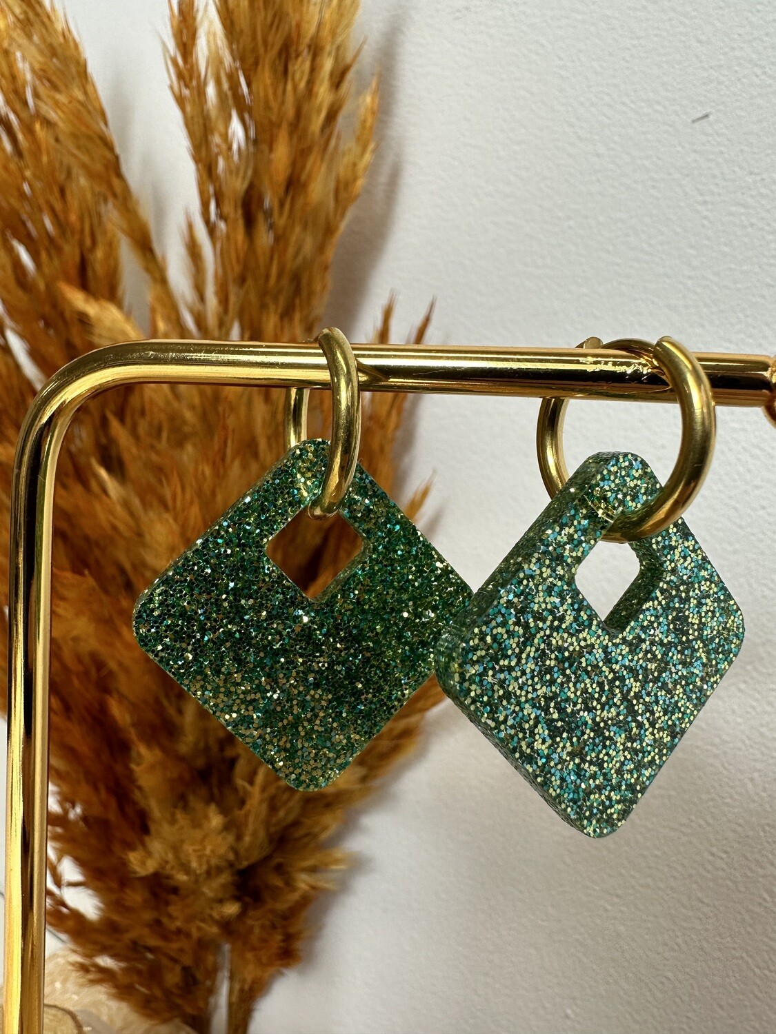 Square &amp; ring -Soft green-gold glitter