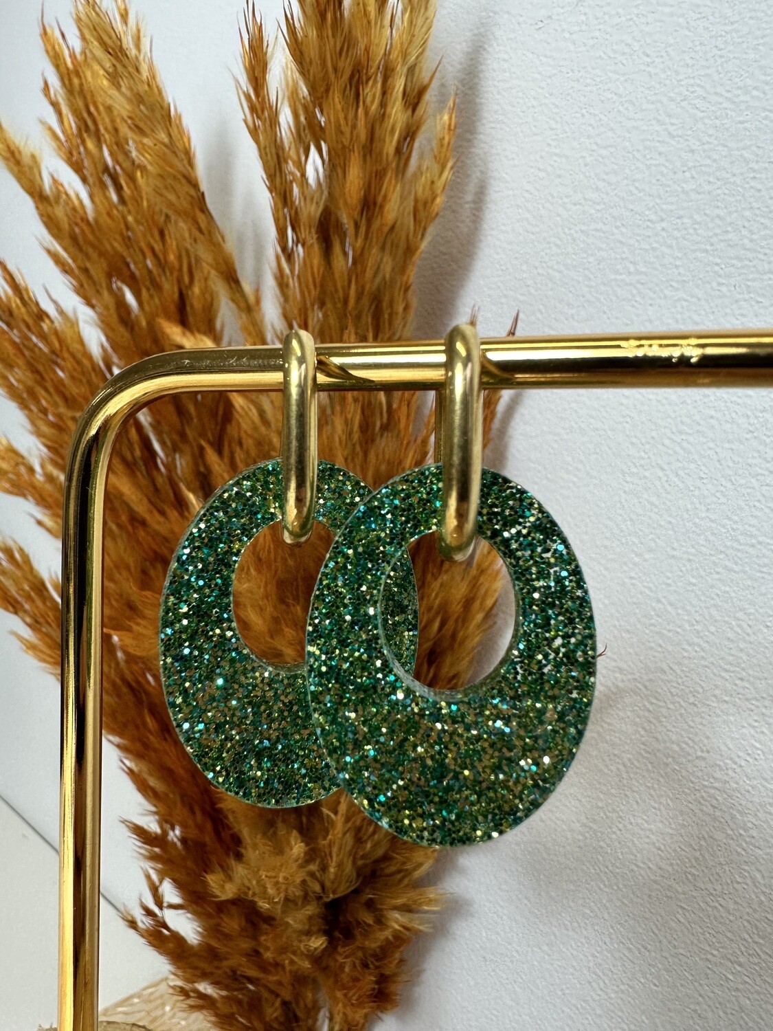 Oval &amp; ring -Soft green-gold glitter