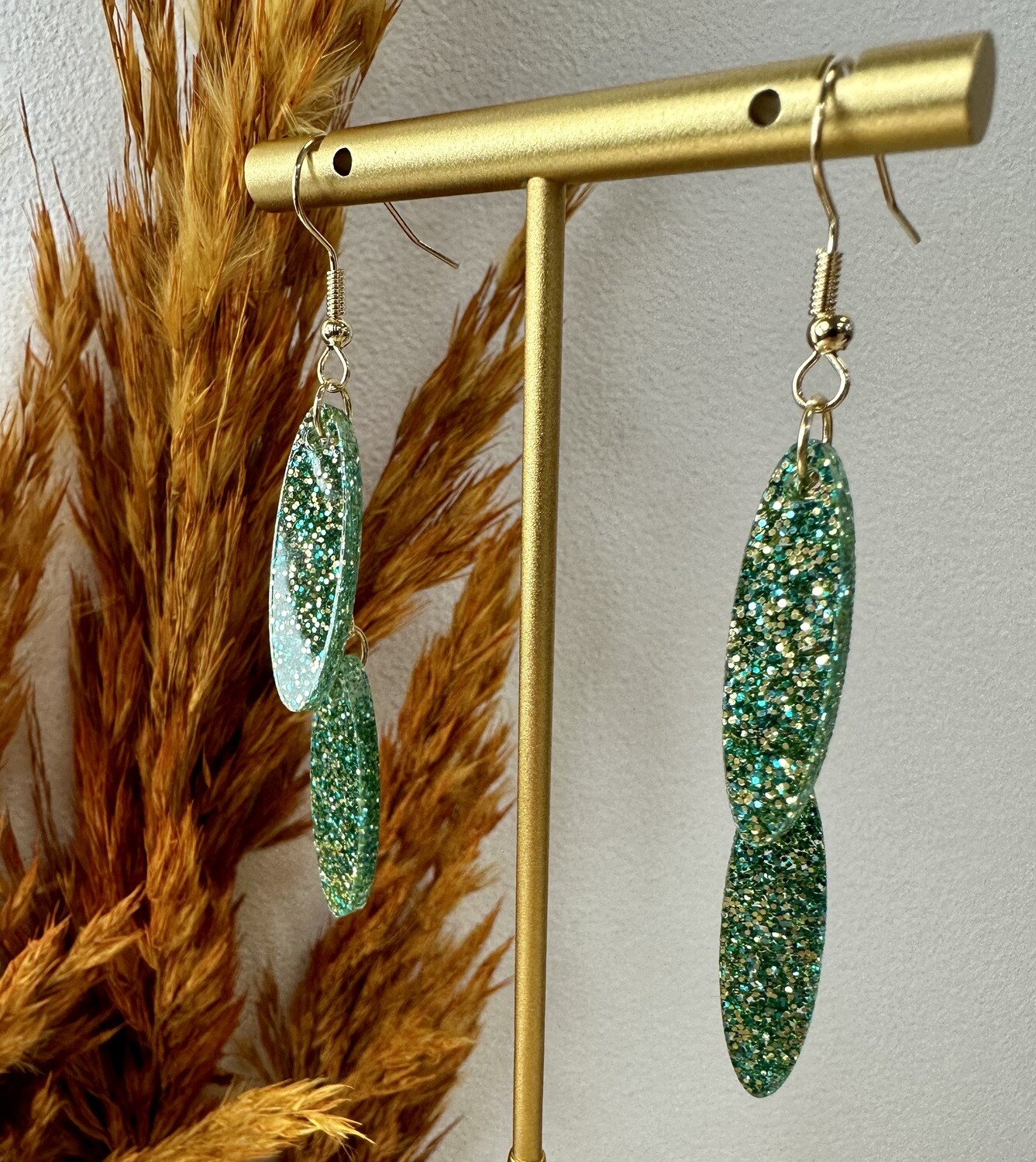 Small drop -Soft green-gold glitter