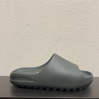 YEEZY SLIDE DARK ONYX