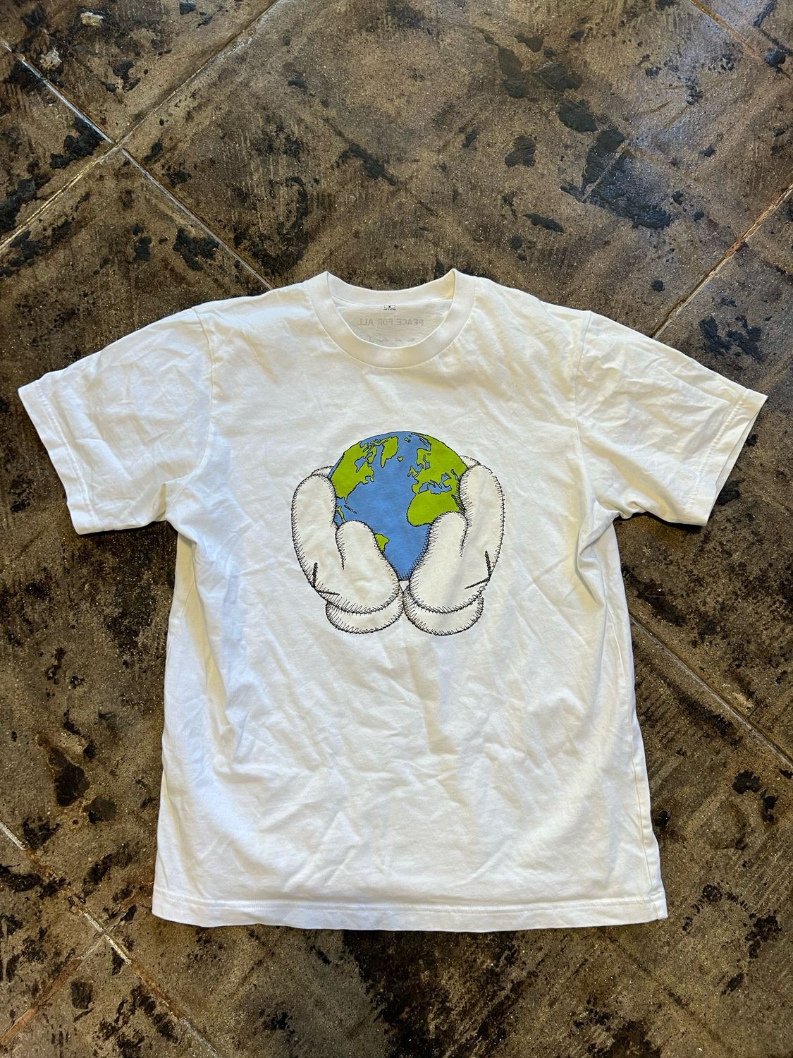 KAWS WORLD TEE SIZE: M