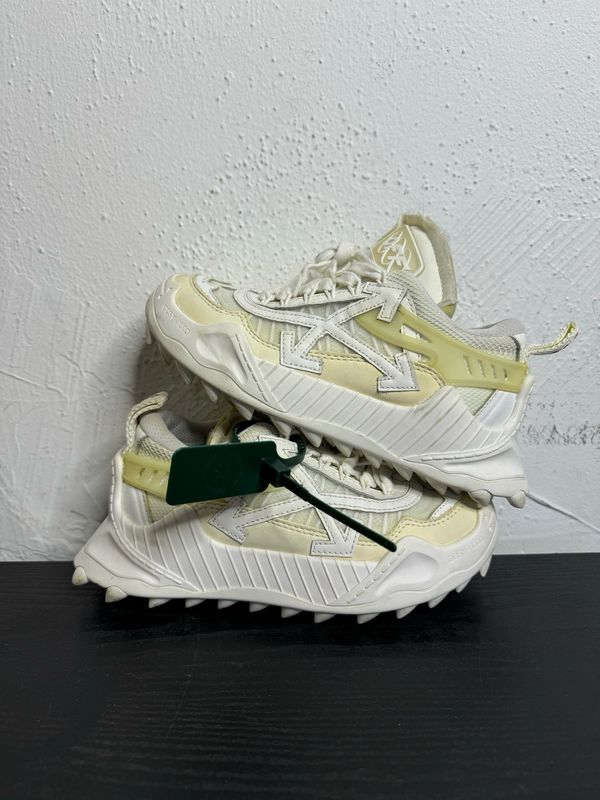 OFF WHITE TRAINER SIZE: 35 (4-4.5Y)