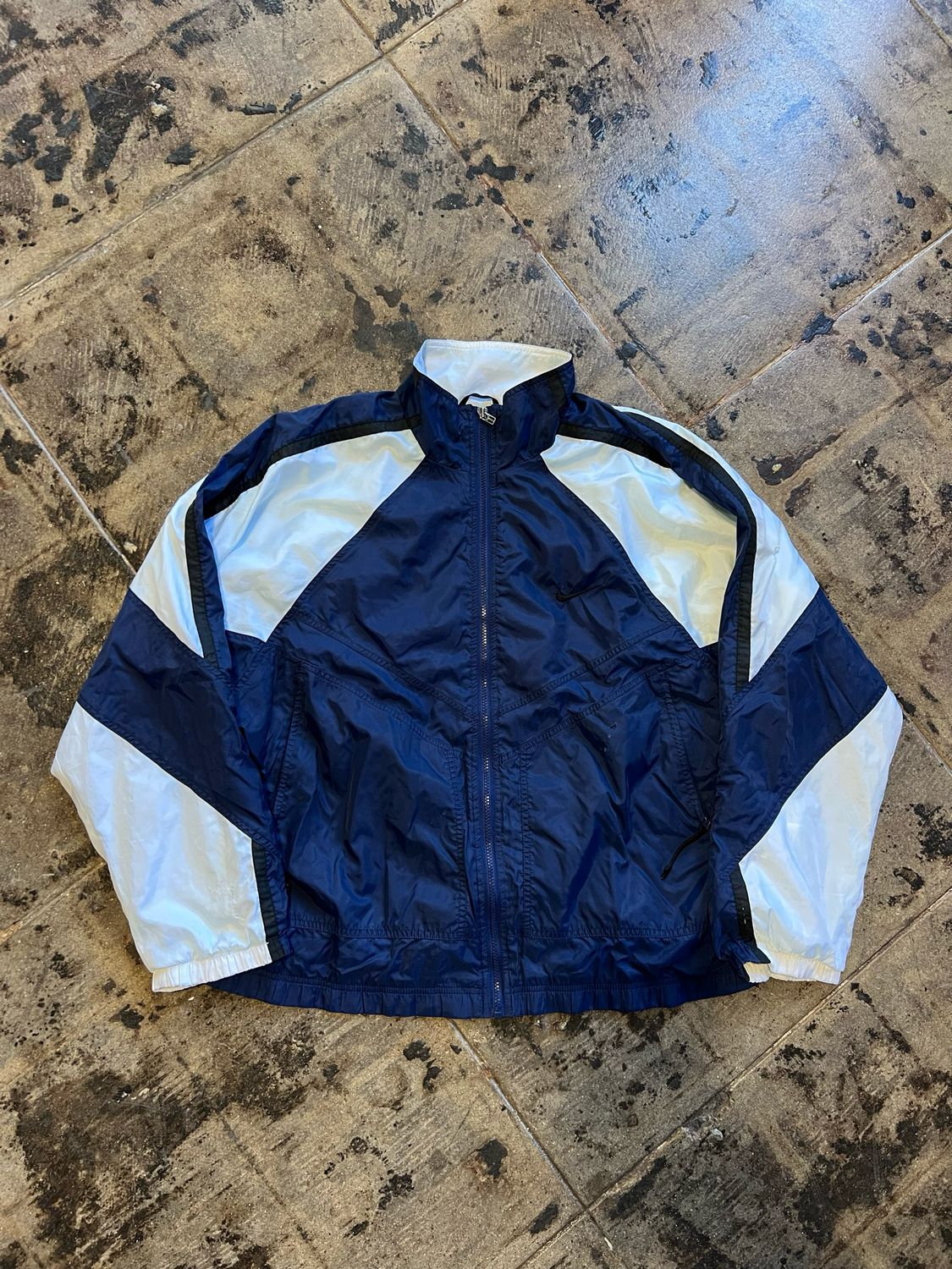 NIKE WINDBREAKER ZIPUP SZ: LARGE