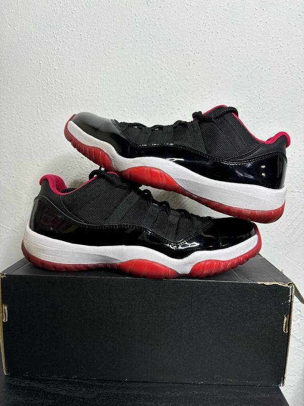 JORDAN 11 LOW BRED (USED)