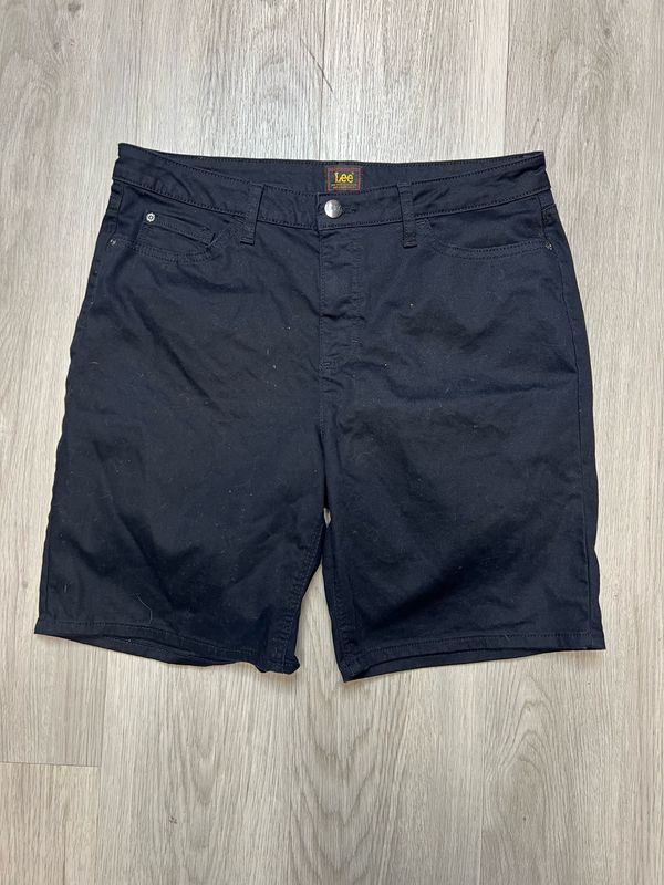 BLACK LEE SHORTS SZ: 14 MEDUIM