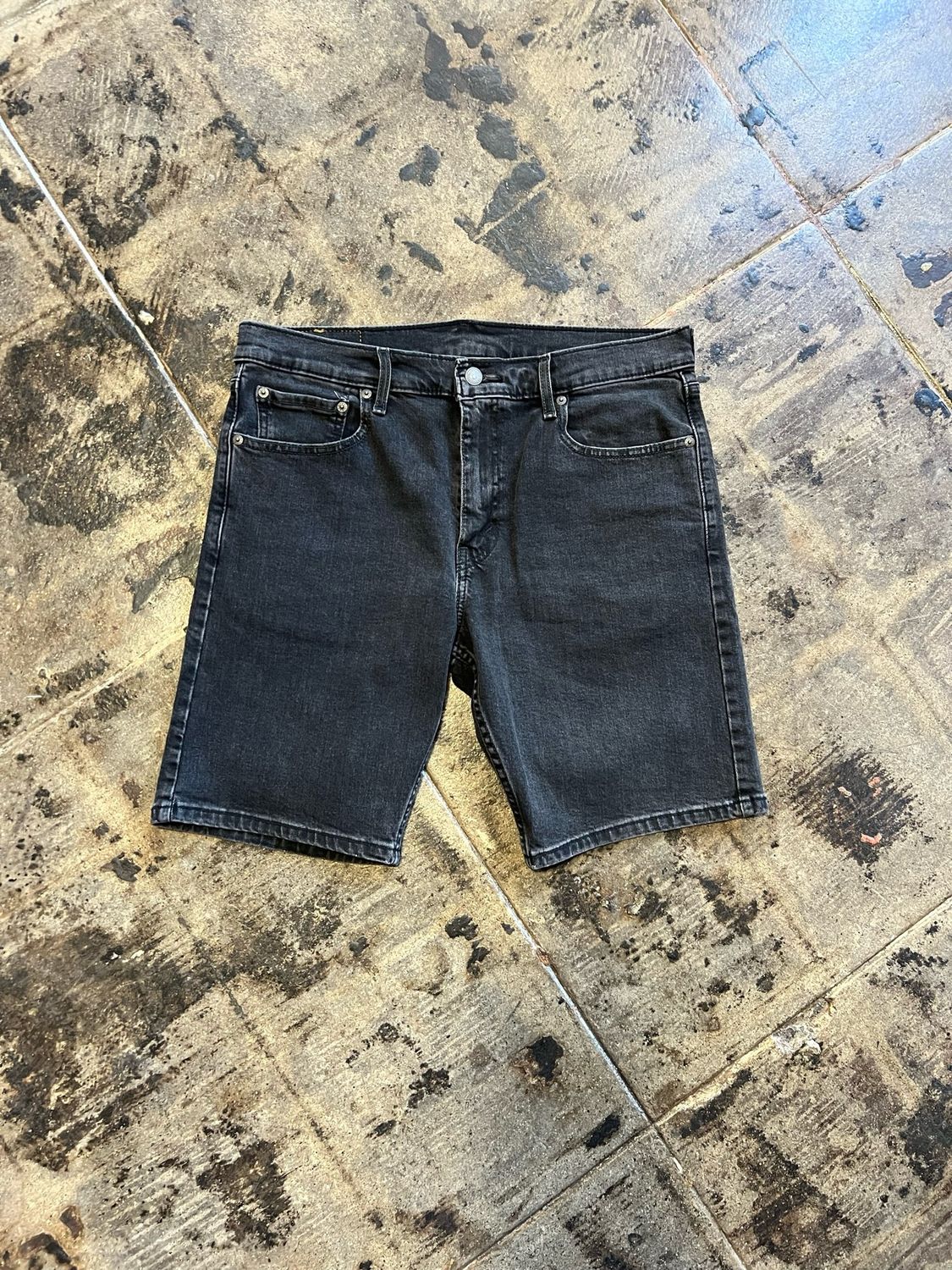 BLACK LEVIS JORTS SZ: 33