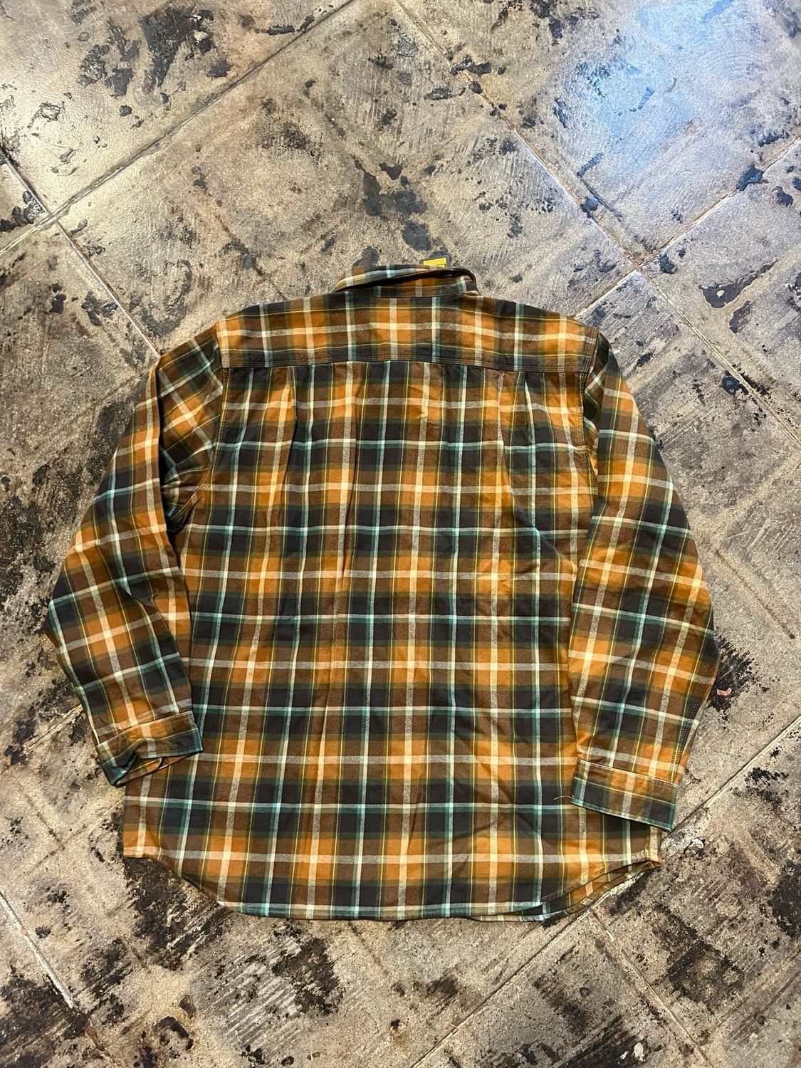 CARHARTT BUTTON UP SZ: XL