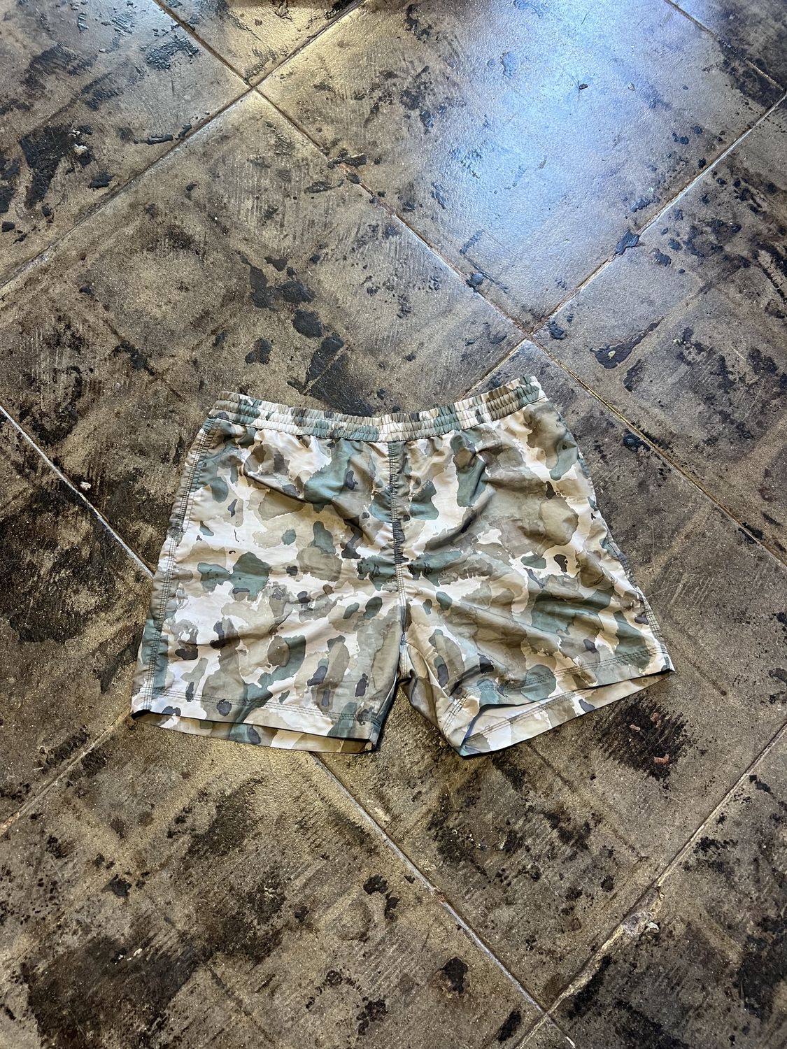 CAMO CARHARTT SHORTS SZ: 2XL
