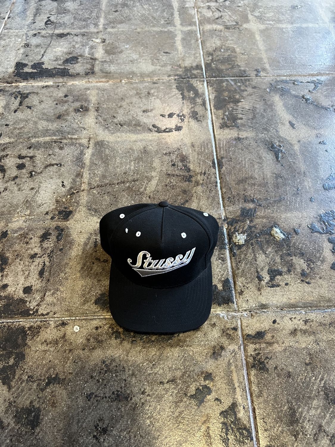 STUSSY FONT BLACK SNAPBACK