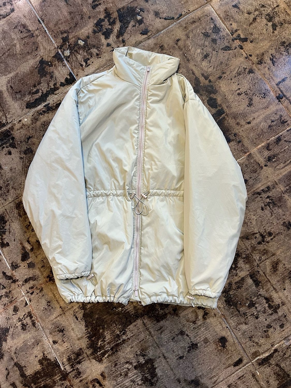 ESSENTIAL PUFFER JACKET SIZE: XL