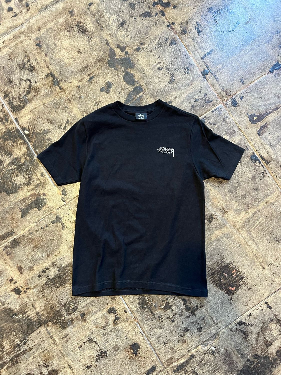 STUSSY DESIGNS TEE SZ: XS