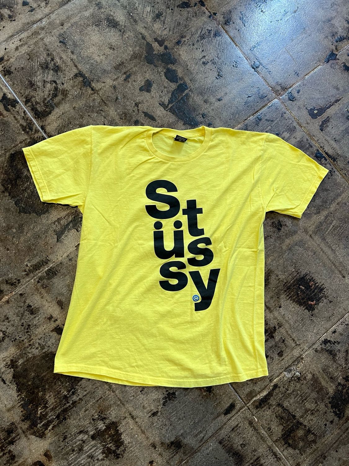 YELLOW STUSSY TEE