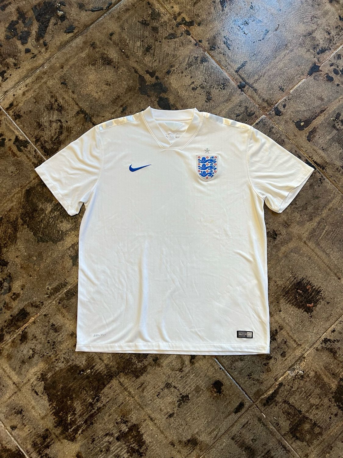 WHITE NIKE ENGLAND JERSEY SIZE: L