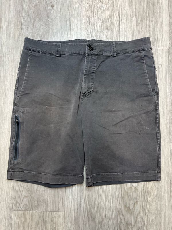 THE NORTH FACE SHORTS SZ: 36